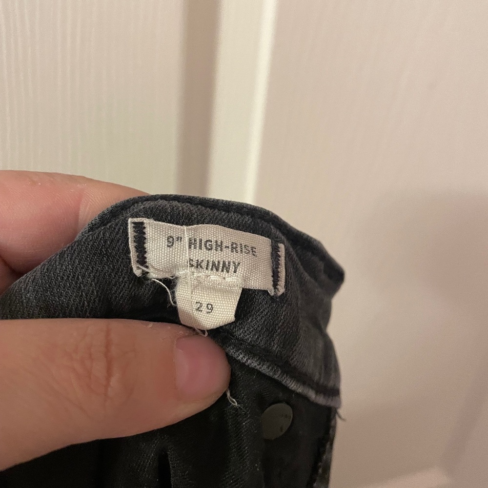 Madewell 9 in High Rise Skinny in Charcoal